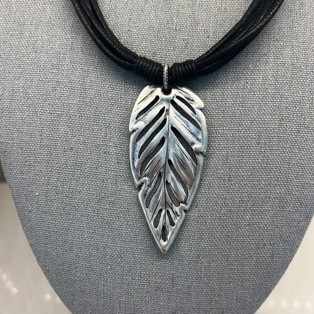 Karma Bella Six Corded Silver Tone Feather Necklace. Reversible.